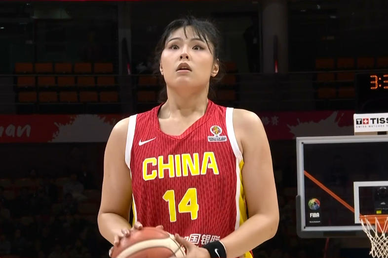中国女篮险胜捷克，王思雨末节连砍9分拒绝逆转，张子宇4分2篮板
