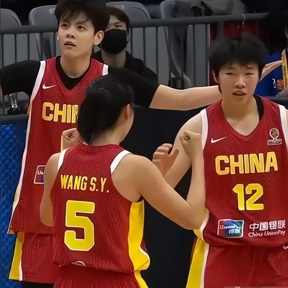 世预赛官方app下载-出线了!中国女篮84-74,数据一目了然,不是韩旭,最大功臣是她